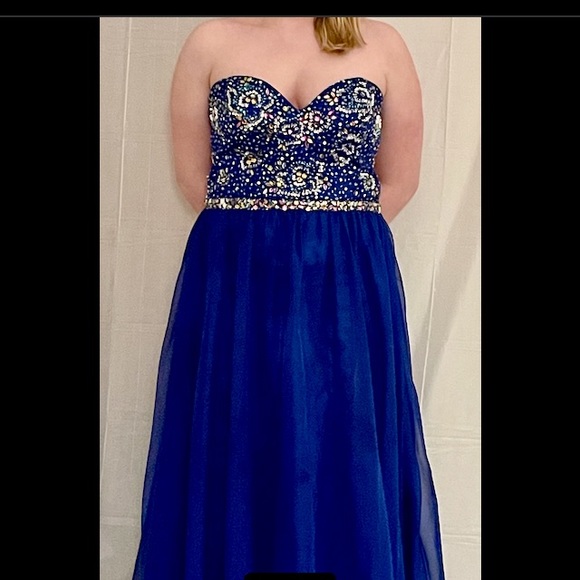 Maggie Sottero Dresses & Skirts - Maggie sottero flirt dress